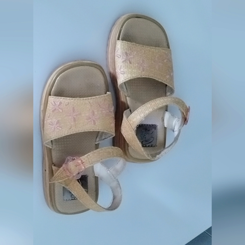 Buster Brown Sandals for Baby 2 years old to 3T&4T. Barely Used. Size 10M.